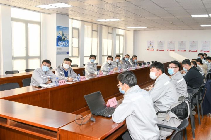 裕龙发展公司召开第二期年轻员工座谈会暨首批“师带徒”结对活动